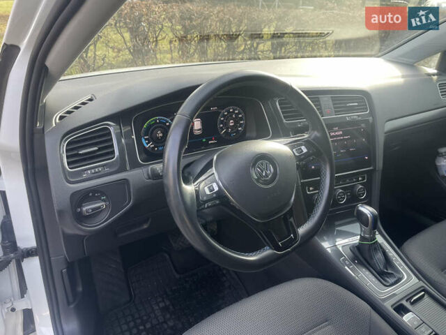 Белый Фольксваген e-Golf, объемом двигателя 0 л и пробегом 95 тыс. км за 13600 $, фото 4 на Automoto.ua