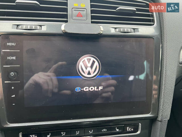 Белый Фольксваген e-Golf, объемом двигателя 0 л и пробегом 137 тыс. км за 12999 $, фото 72 на Automoto.ua