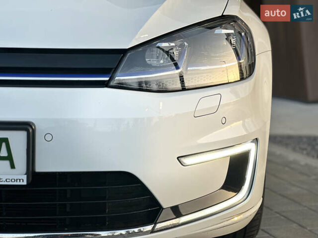 Белый Фольксваген e-Golf, объемом двигателя 0 л и пробегом 61 тыс. км за 14500 $, фото 12 на Automoto.ua