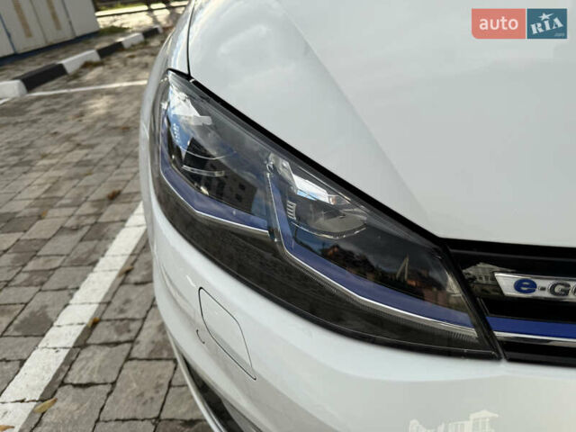 Белый Фольксваген e-Golf, объемом двигателя 0 л и пробегом 84 тыс. км за 14200 $, фото 14 на Automoto.ua