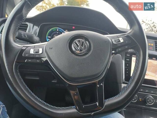 Белый Фольксваген e-Golf, объемом двигателя 0 л и пробегом 70 тыс. км за 13600 $, фото 7 на Automoto.ua