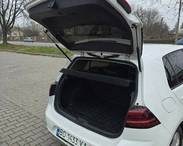 Білий Фольксваген e-Golf, об'ємом двигуна 0 л та пробігом 138 тис. км за 13900 $, фото 11 на Automoto.ua