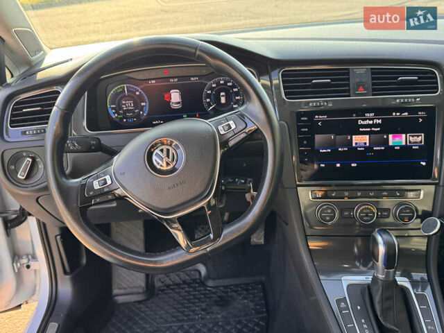 Белый Фольксваген e-Golf, объемом двигателя 0 л и пробегом 165 тыс. км за 13500 $, фото 16 на Automoto.ua
