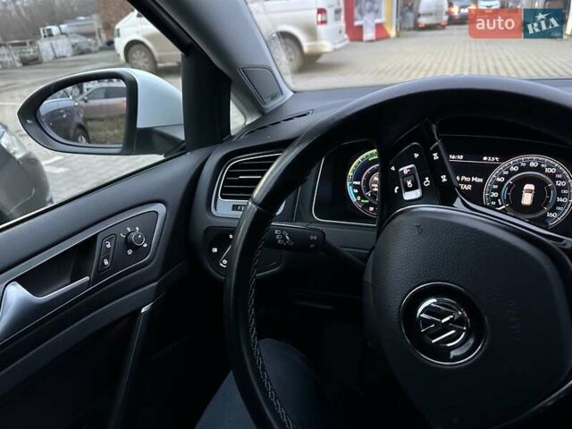 Белый Фольксваген e-Golf, объемом двигателя 0 л и пробегом 127 тыс. км за 12300 $, фото 5 на Automoto.ua