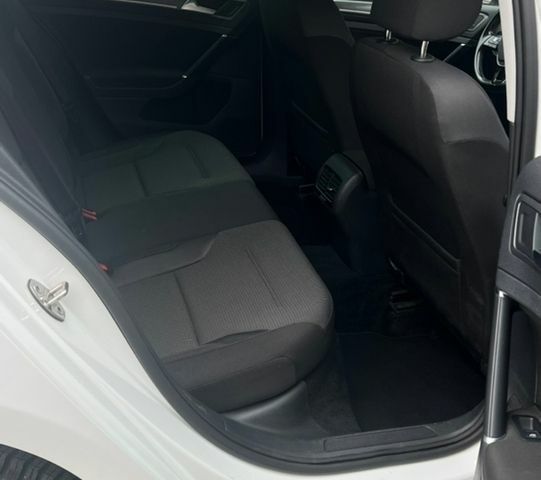 Белый Фольксваген e-Golf, объемом двигателя 0 л и пробегом 182 тыс. км за 13000 $, фото 8 на Automoto.ua