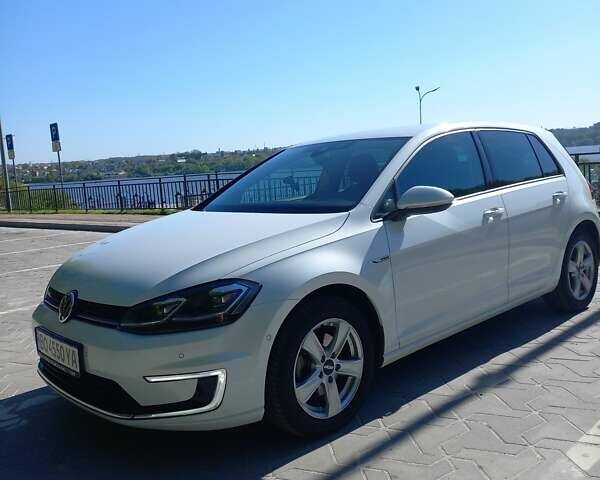 Белый Фольксваген e-Golf, объемом двигателя 0 л и пробегом 131 тыс. км за 15500 $, фото 7 на Automoto.ua