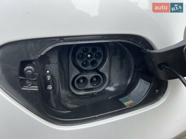 Белый Фольксваген e-Golf, объемом двигателя 0 л и пробегом 137 тыс. км за 12999 $, фото 66 на Automoto.ua