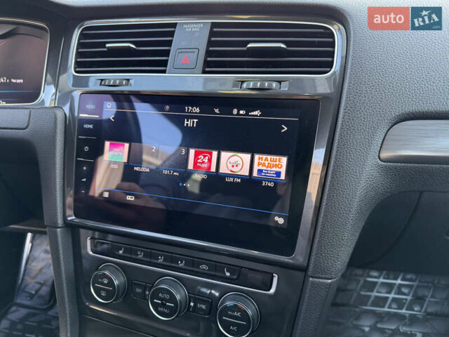 Белый Фольксваген e-Golf, объемом двигателя 0 л и пробегом 96 тыс. км за 15500 $, фото 20 на Automoto.ua