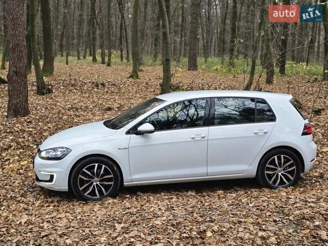 Белый Фольксваген e-Golf, объемом двигателя 0 л и пробегом 81 тыс. км за 14950 $, фото 17 на Automoto.ua