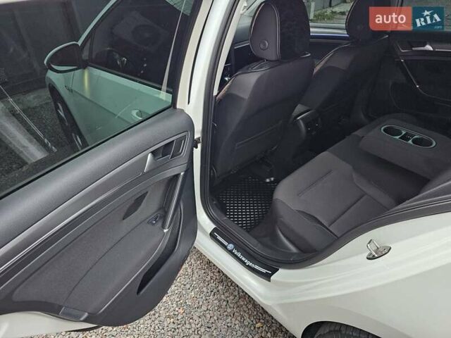 Білий Фольксваген e-Golf, об'ємом двигуна 0 л та пробігом 112 тис. км за 15950 $, фото 46 на Automoto.ua
