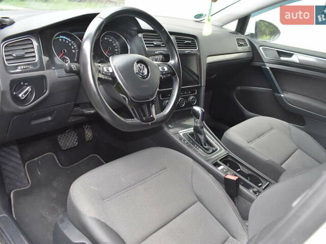 Белый Фольксваген e-Golf, объемом двигателя 0 л и пробегом 80 тыс. км за 14500 $, фото 6 на Automoto.ua