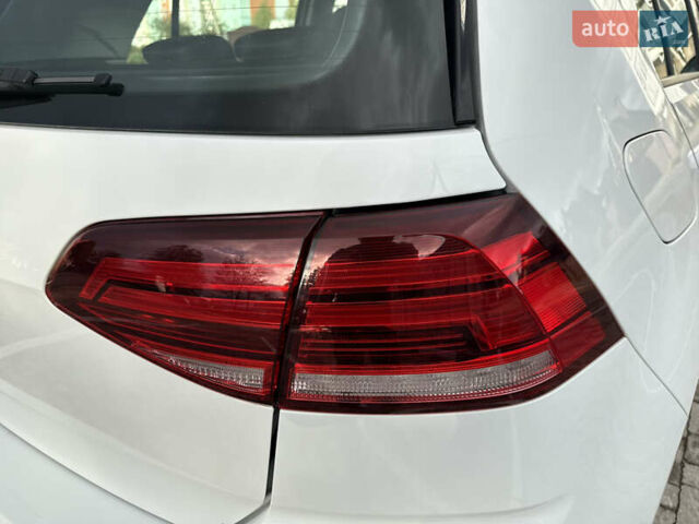 Белый Фольксваген e-Golf, объемом двигателя 0 л и пробегом 84 тыс. км за 14200 $, фото 16 на Automoto.ua