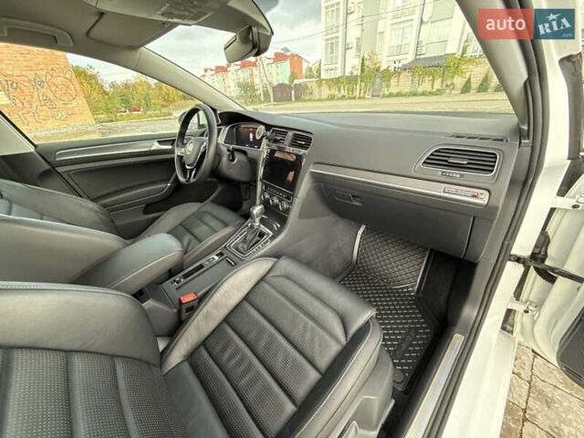 Белый Фольксваген e-Golf, объемом двигателя 0 л и пробегом 84 тыс. км за 14200 $, фото 83 на Automoto.ua