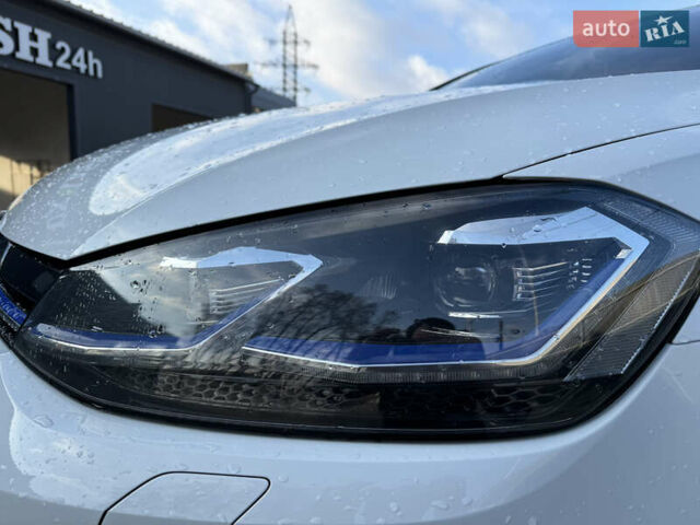 Белый Фольксваген e-Golf, объемом двигателя 0 л и пробегом 96 тыс. км за 15500 $, фото 9 на Automoto.ua