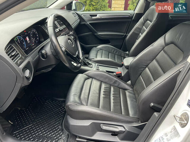 Белый Фольксваген e-Golf, объемом двигателя 0 л и пробегом 137 тыс. км за 12999 $, фото 10 на Automoto.ua