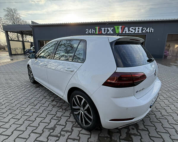 Белый Фольксваген e-Golf, объемом двигателя 0 л и пробегом 96 тыс. км за 15500 $, фото 2 на Automoto.ua