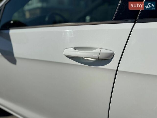 Білий Фольксваген e-Golf, об'ємом двигуна 0 л та пробігом 77 тис. км за 13300 $, фото 8 на Automoto.ua