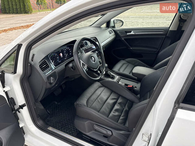 Белый Фольксваген e-Golf, объемом двигателя 0 л и пробегом 84 тыс. км за 14200 $, фото 39 на Automoto.ua