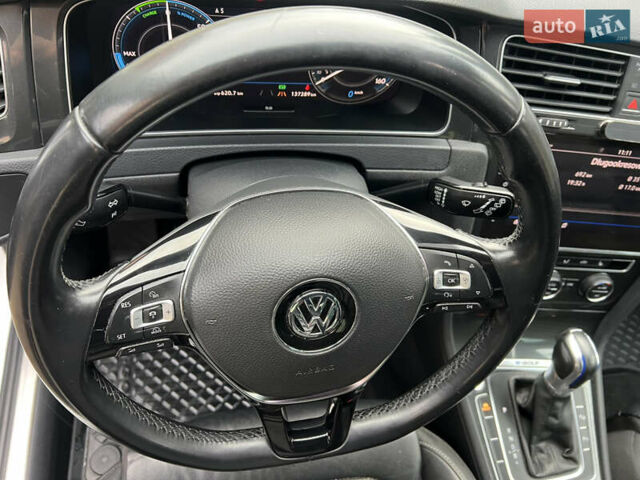 Белый Фольксваген e-Golf, объемом двигателя 0 л и пробегом 137 тыс. км за 12999 $, фото 14 на Automoto.ua