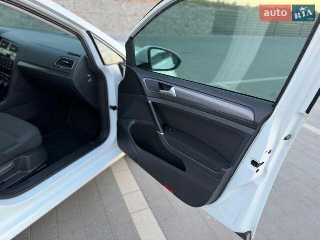 Білий Фольксваген e-Golf, об'ємом двигуна 0 л та пробігом 139 тис. км за 12999 $, фото 36 на Automoto.ua