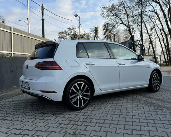 Белый Фольксваген e-Golf, объемом двигателя 0 л и пробегом 96 тыс. км за 15500 $, фото 6 на Automoto.ua