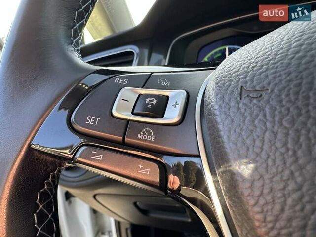 Білий Фольксваген e-Golf, об'ємом двигуна 0 л та пробігом 126 тис. км за 11900 $, фото 39 на Automoto.ua