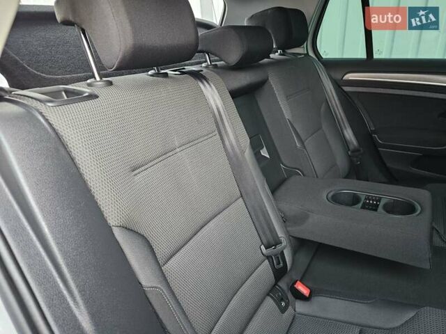 Білий Фольксваген e-Golf, об'ємом двигуна 0 л та пробігом 112 тис. км за 15950 $, фото 27 на Automoto.ua