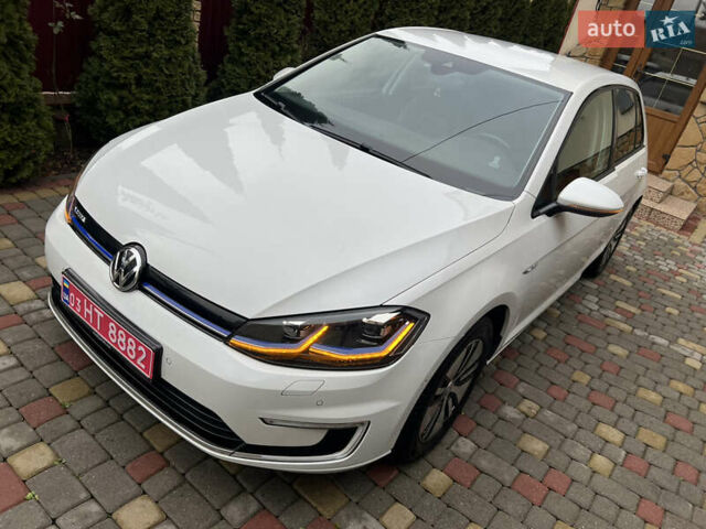 Белый Фольксваген e-Golf, объемом двигателя 0 л и пробегом 137 тыс. км за 12999 $, фото 79 на Automoto.ua