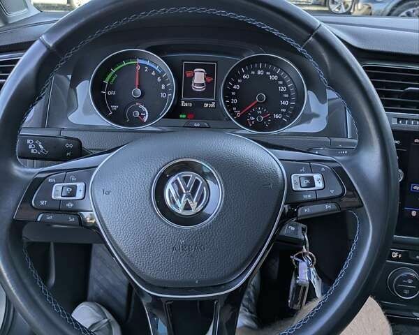 Белый Фольксваген e-Golf, объемом двигателя 0 л и пробегом 82 тыс. км за 13990 $, фото 15 на Automoto.ua