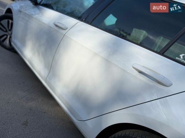 Білий Фольксваген e-Golf, об'ємом двигуна 0 л та пробігом 75 тис. км за 12600 $, фото 34 на Automoto.ua
