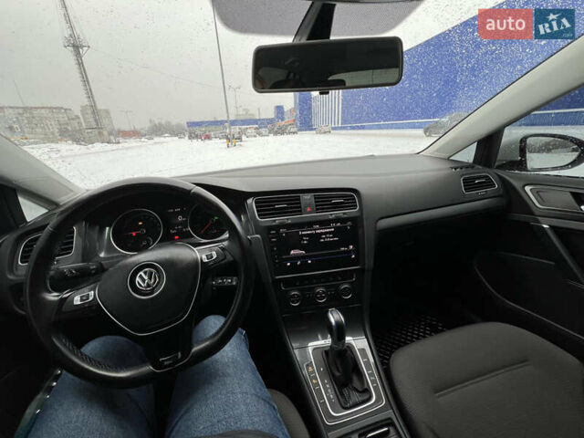 Белый Фольксваген e-Golf, объемом двигателя 0 л и пробегом 51 тыс. км за 17500 $, фото 17 на Automoto.ua