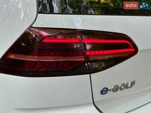 Білий Фольксваген e-Golf, об'ємом двигуна 0 л та пробігом 116 тис. км за 14200 $, фото 12 на Automoto.ua