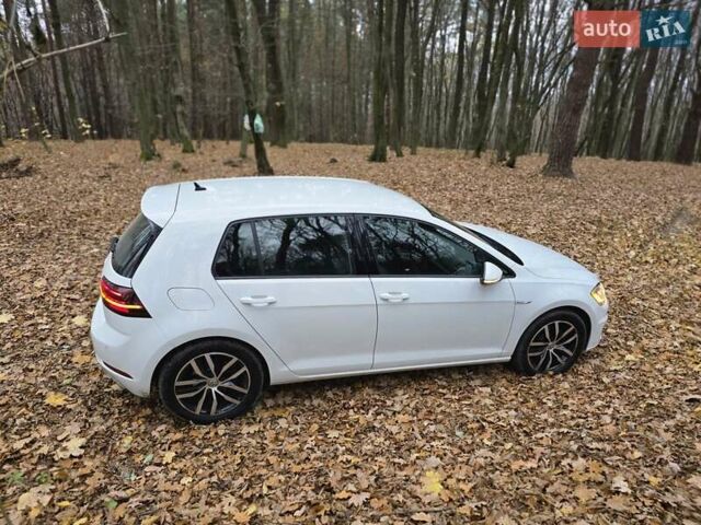 Белый Фольксваген e-Golf, объемом двигателя 0 л и пробегом 81 тыс. км за 14950 $, фото 4 на Automoto.ua