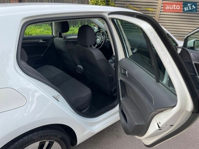 Білий Фольксваген e-Golf, об'ємом двигуна 0 л та пробігом 114 тис. км за 12500 $, фото 9 на Automoto.ua