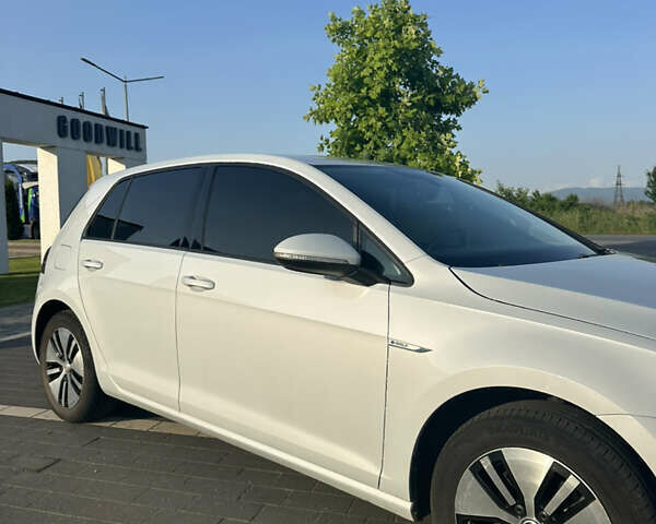 Белый Фольксваген e-Golf, объемом двигателя 0 л и пробегом 156 тыс. км за 12300 $, фото 17 на Automoto.ua