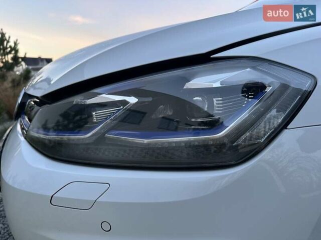 Белый Фольксваген e-Golf, объемом двигателя 0 л и пробегом 127 тыс. км за 11599 $, фото 33 на Automoto.ua