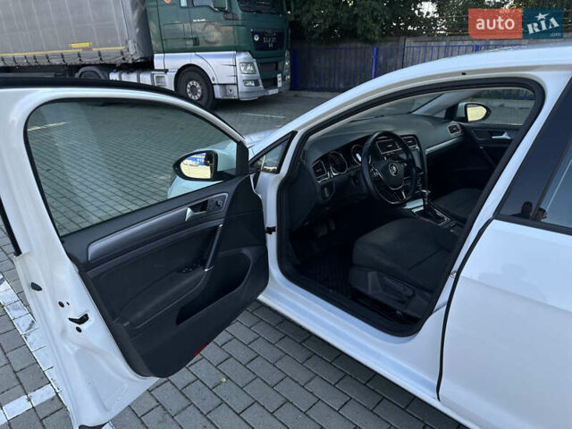 Белый Фольксваген e-Golf, объемом двигателя 0 л и пробегом 177 тыс. км за 10800 $, фото 10 на Automoto.ua