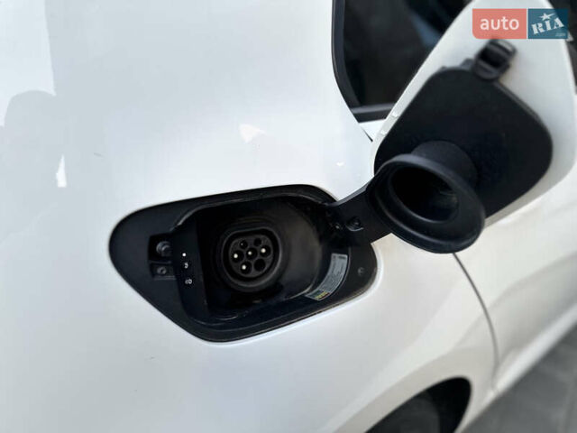 Белый Фольксваген e-Golf, объемом двигателя 0 л и пробегом 61 тыс. км за 14500 $, фото 28 на Automoto.ua