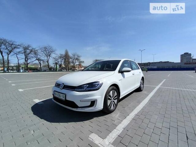 Белый Фольксваген e-Golf, объемом двигателя 0 л и пробегом 30 тыс. км за 17700 $, фото 3 на Automoto.ua