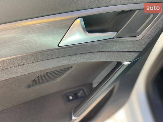 Белый Фольксваген e-Golf, объемом двигателя 0 л и пробегом 127 тыс. км за 15700 $, фото 19 на Automoto.ua