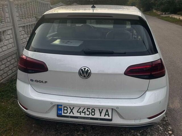 Белый Фольксваген e-Golf, объемом двигателя 0 л и пробегом 130 тыс. км за 12800 $, фото 3 на Automoto.ua