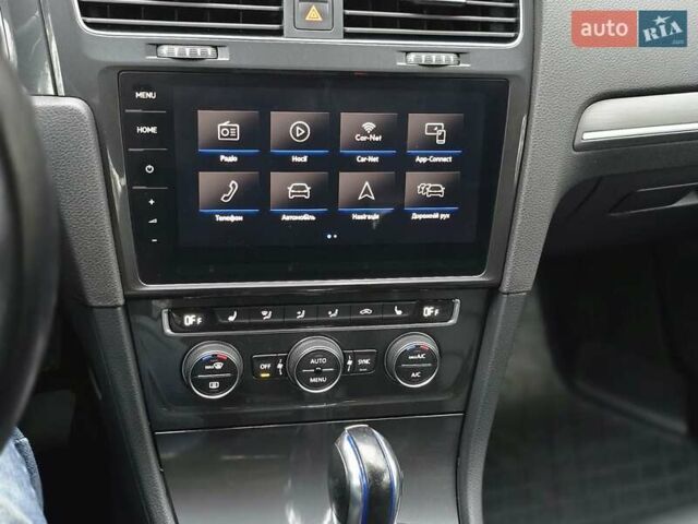 Белый Фольксваген e-Golf, объемом двигателя 0 л и пробегом 81 тыс. км за 14950 $, фото 13 на Automoto.ua