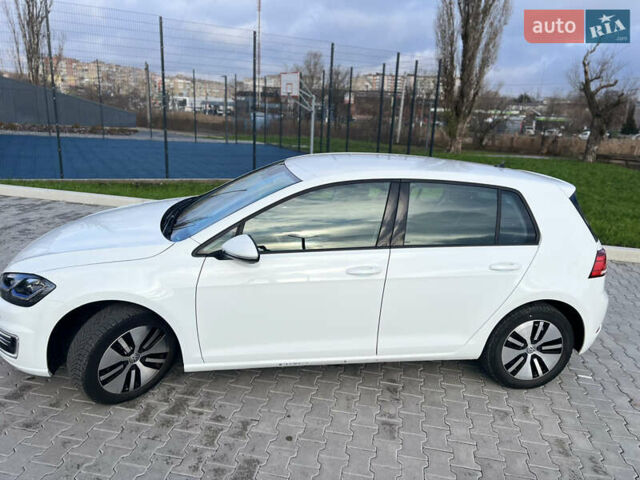 Белый Фольксваген e-Golf, объемом двигателя 0 л и пробегом 56 тыс. км за 13200 $, фото 14 на Automoto.ua