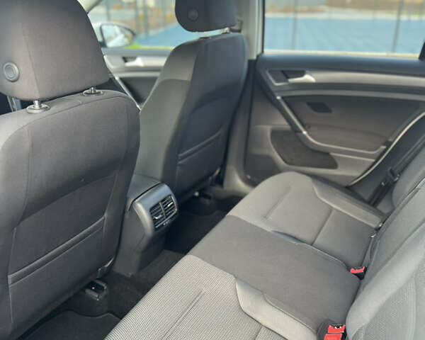 Белый Фольксваген e-Golf, объемом двигателя 0 л и пробегом 56 тыс. км за 13200 $, фото 33 на Automoto.ua