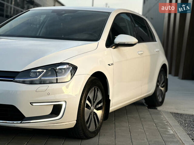 Белый Фольксваген e-Golf, объемом двигателя 0 л и пробегом 61 тыс. км за 14500 $, фото 15 на Automoto.ua