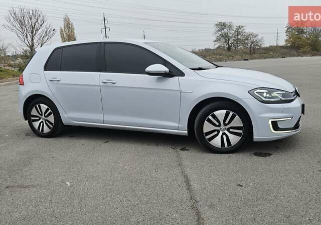 Белый Фольксваген e-Golf, объемом двигателя 0 л и пробегом 124 тыс. км за 13500 $, фото 7 на Automoto.ua