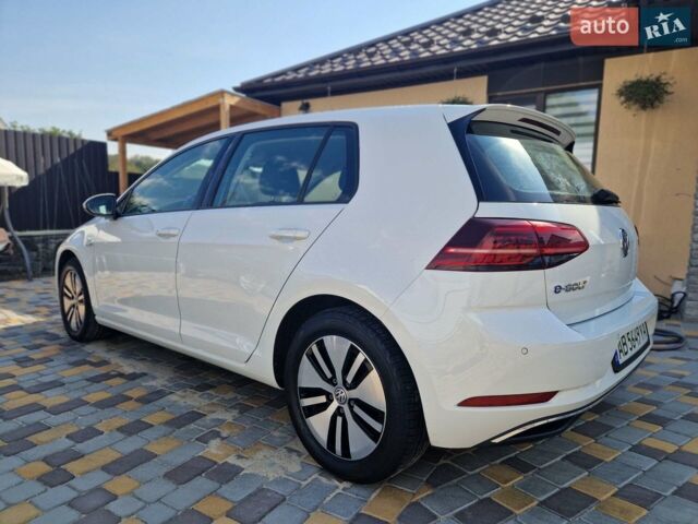 Белый Фольксваген e-Golf, объемом двигателя 0 л и пробегом 105 тыс. км за 14599 $, фото 2 на Automoto.ua
