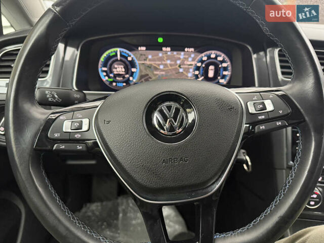 Белый Фольксваген e-Golf, объемом двигателя 0 л и пробегом 110 тыс. км за 13600 $, фото 20 на Automoto.ua