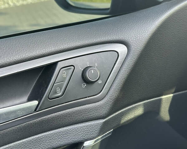 Белый Фольксваген e-Golf, объемом двигателя 0 л и пробегом 156 тыс. км за 12300 $, фото 11 на Automoto.ua