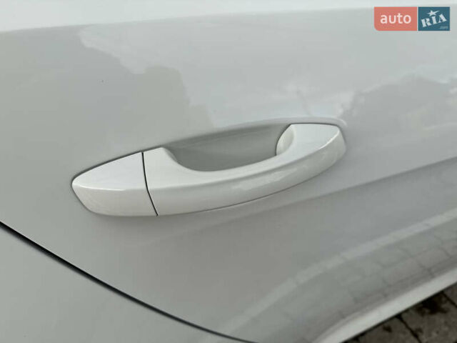 Белый Фольксваген e-Golf, объемом двигателя 0 л и пробегом 84 тыс. км за 14200 $, фото 26 на Automoto.ua